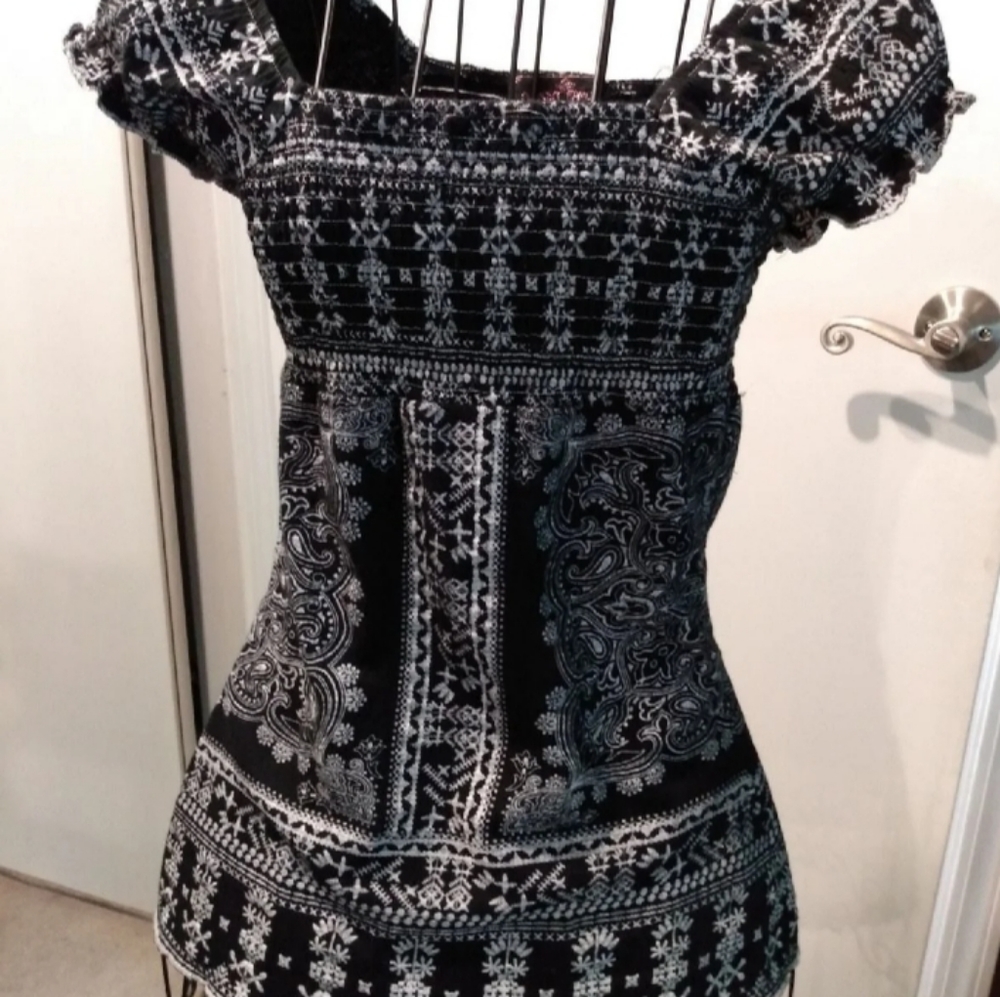 Black white almost famous top